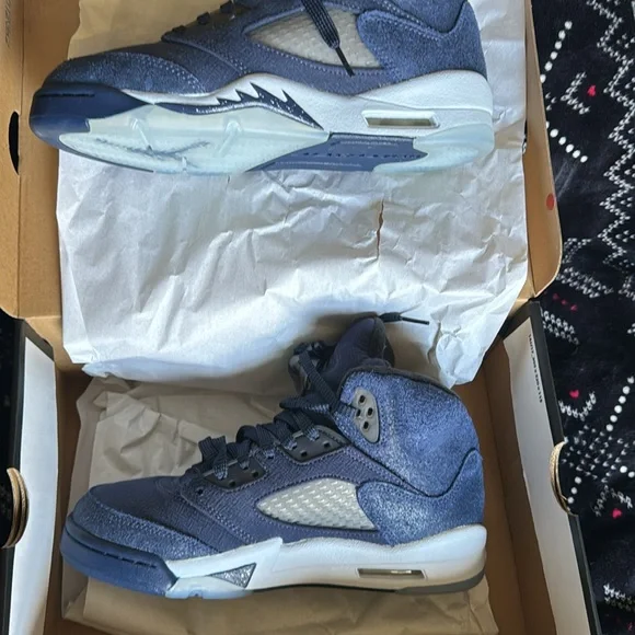 Air Jordan 5 - Picture 2 of 7